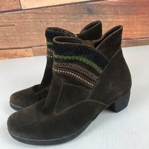 Think! Brown Suede Booties Size 37